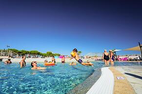 Relaxing Home in Water Park