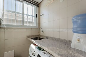 Apto espaçoso com piscina 750m da praia | CHR025