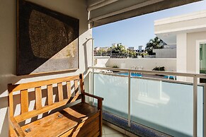 Apto espaçoso com piscina 750m da praia | CHR025