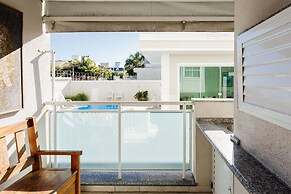 Apto espaçoso com piscina 750m da praia | CHR025