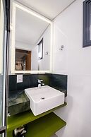 Beautiful and Modern Studio for Couples Stu309