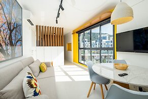 Beautiful and Modern Studio for Couples Stu309