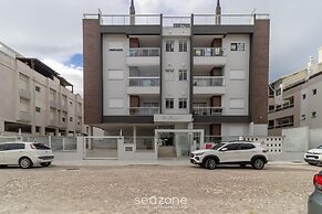Building With Swimming Pool in Ingleses Norte - STN