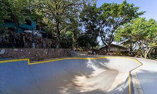 House With Pool and Skate Park Stm0500
