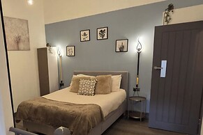 Luxury Chester City Apartments Near Station