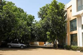 De Guest Pride Hotel and Suites