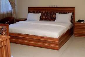 De Guest Pride Hotel and Suites