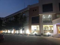 De Guest Pride Hotel and Suites