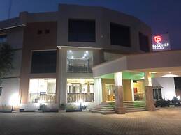 De Guest Pride Hotel and Suites