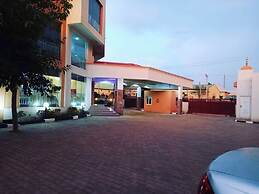 De Guest Pride Hotel and Suites