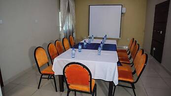 De Guest Pride Hotel and Suites