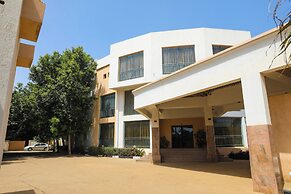 De Guest Pride Hotel and Suites