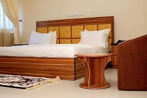 De Guest Pride Hotel and Suites