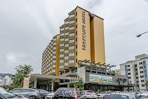 Apt in Cond. with heated pool CUR0905