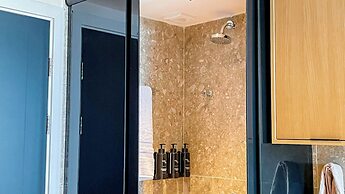 Yacht - by Setai Apartaments