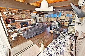Rustic 5BR Escape  Sauna Hot Tub