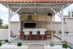 Villa Dimitra With Swimming Pool