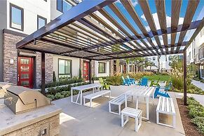 Master Bedroom With King Bed Central Location