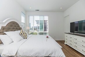 Master Bedroom With King Bed Central Location
