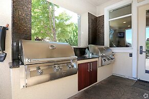 New Upscale 1BR Stay With Mini Golf Sauna Heated Pool
