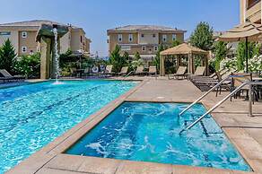 New Upscale 1BR Stay With Mini Golf Sauna Heated Pool