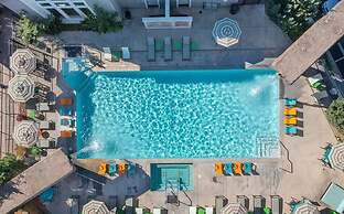 New Upscale 1BR Stay With Mini Golf Sauna Heated Pool