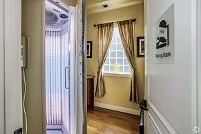 New Upscale 1BR Stay With Mini Golf Sauna Heated Pool