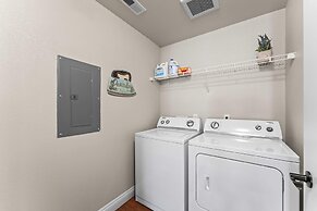 New Upscale 1BR Stay With Mini Golf Sauna Heated Pool