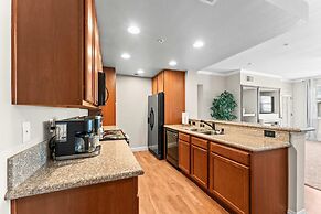 New Upscale 1BR Stay With Mini Golf Sauna Heated Pool