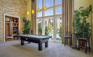New Upscale 1BR Stay With Mini Golf Sauna Heated Pool