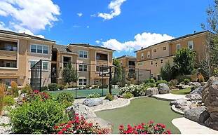 New Upscale 1BR Stay With Mini Golf Sauna Heated Pool