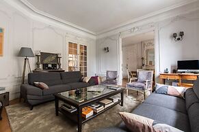 Splendid 5BR Family Apartment - Trocadero