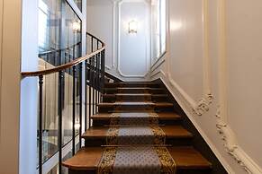 Splendid 5BR Family Apartment - Trocadero