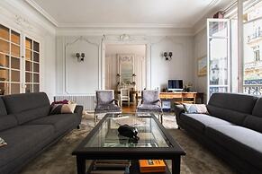 Splendid 5BR Family Apartment - Trocadero
