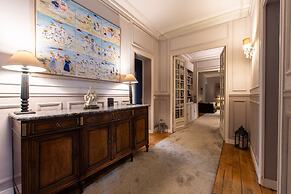 Splendid 5BR Family Apartment - Trocadero