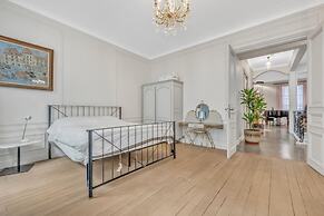 Luxury 5BR House Close to the Arc de Triomphe
