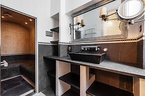 Luxury 5BR House Close to the Arc de Triomphe