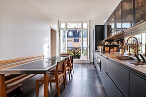 Prestigious Apartment Near the Trocadero