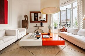 Prestigious Apartment Near the Trocadero