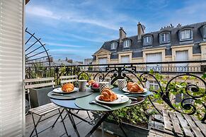 Prestigious Apartment Near the Trocadero