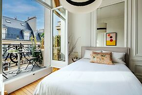 Prestigious Apartment Near the Trocadero