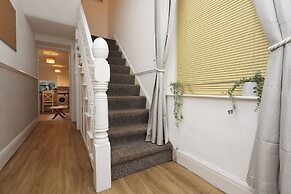 Cardiff Guesthouse & On-Street Parking