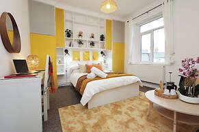 Cardiff Guesthouse & On-Street Parking