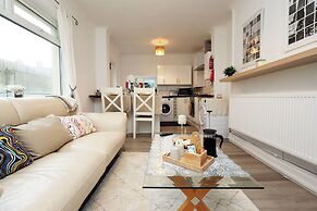 Cardiff Guesthouse & On-Street Parking