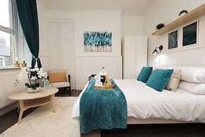 Cardiff Guesthouse & On-Street Parking