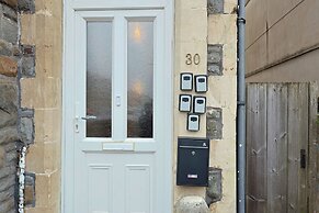 Cardiff Guesthouse & On-Street Parking