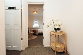 Cardiff Guesthouse & On-Street Parking