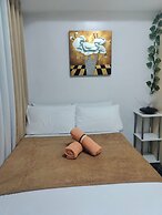 Cozy Quezon City Condo With Private Pool & Elevator Access