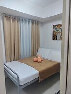 Cozy Quezon City Condo With Private Pool & Elevator Access