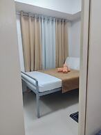 Cozy Quezon City Condo With Private Pool & Elevator Access
